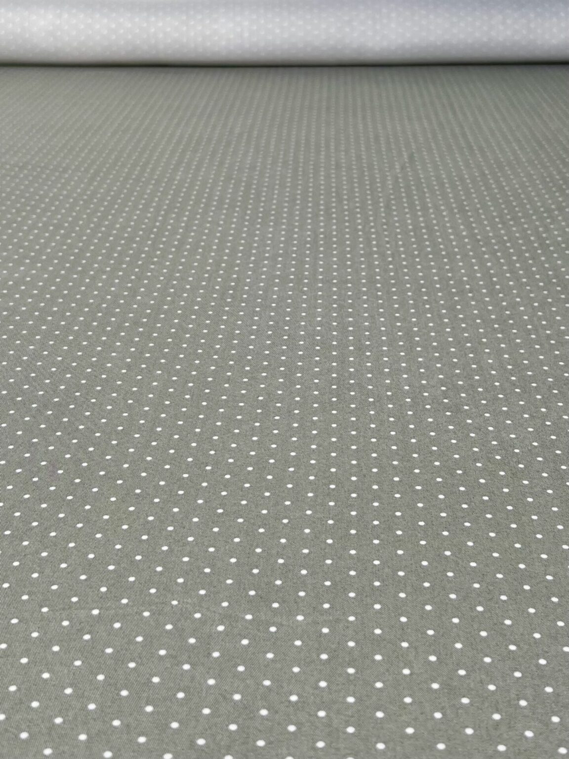Suknelinis-kostiuminis viskozės audinys smulkių taškelių rašto „Dusty Green“