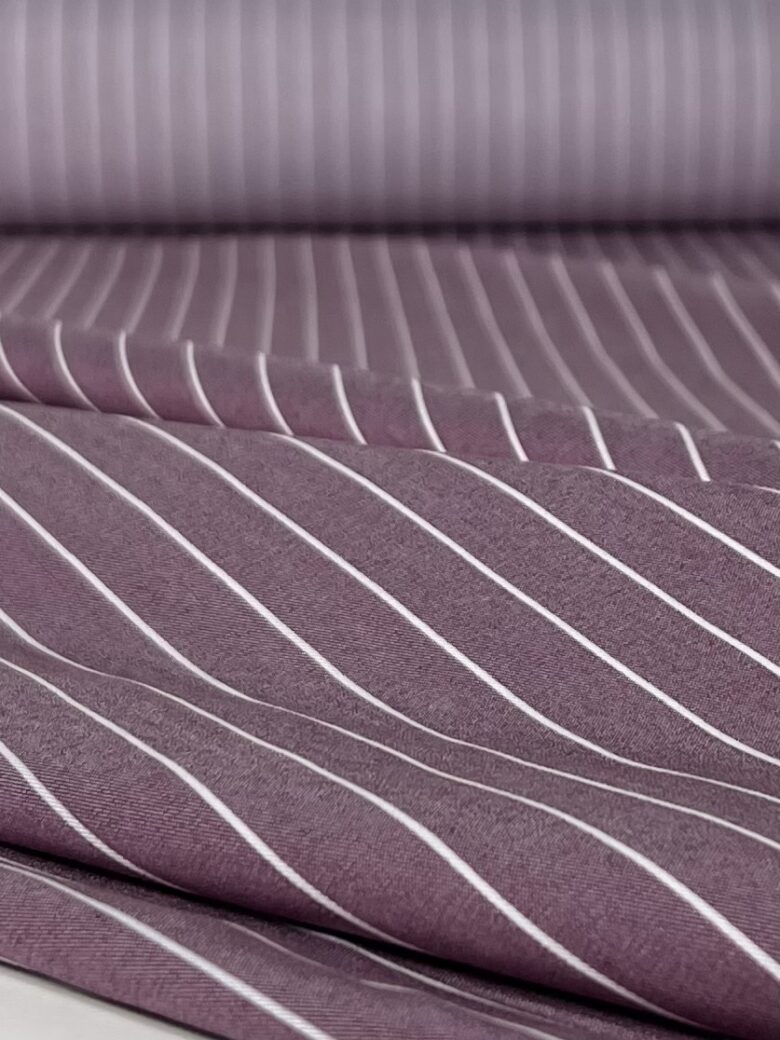 Suknelinis-kostiuminis viskozės audinys dryžuoto rašto „Dusty Purple“