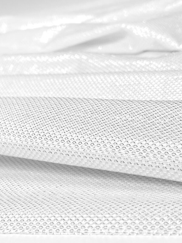 tamprus blizgus audinys