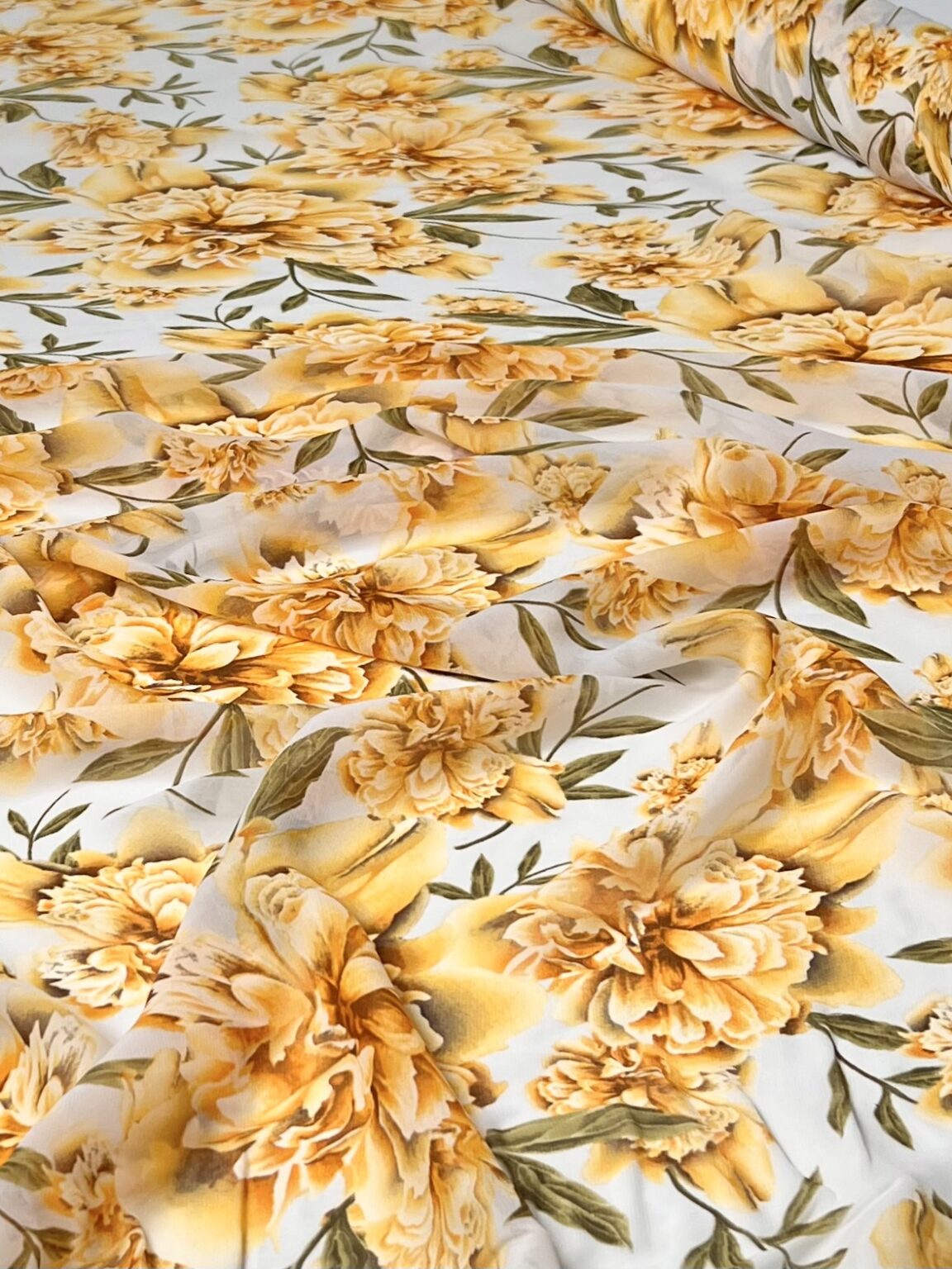 Šifonas su dizainu „Yellow Peonies“