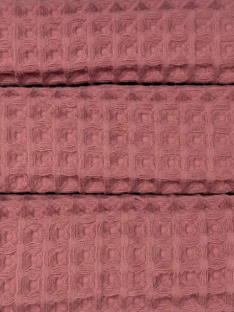 Mīksts kokvilnas vafeles audums ar rupju pinumu „Dusty Rose“