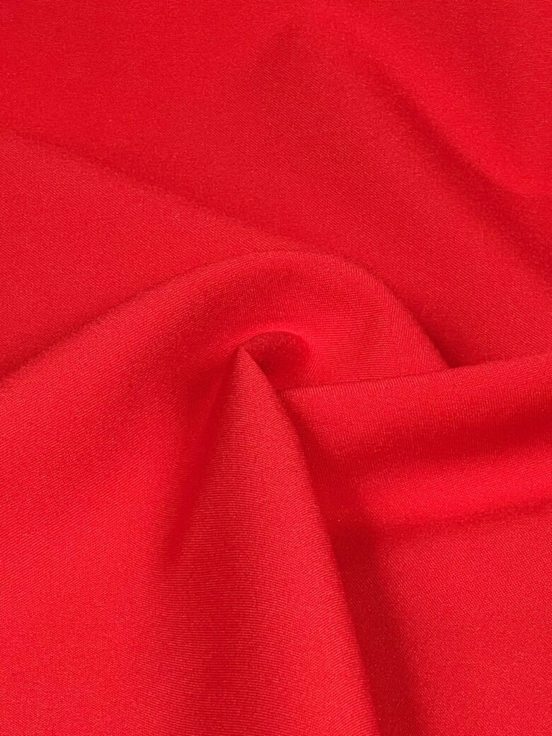 Gabardīna audums sarkanā krāsā