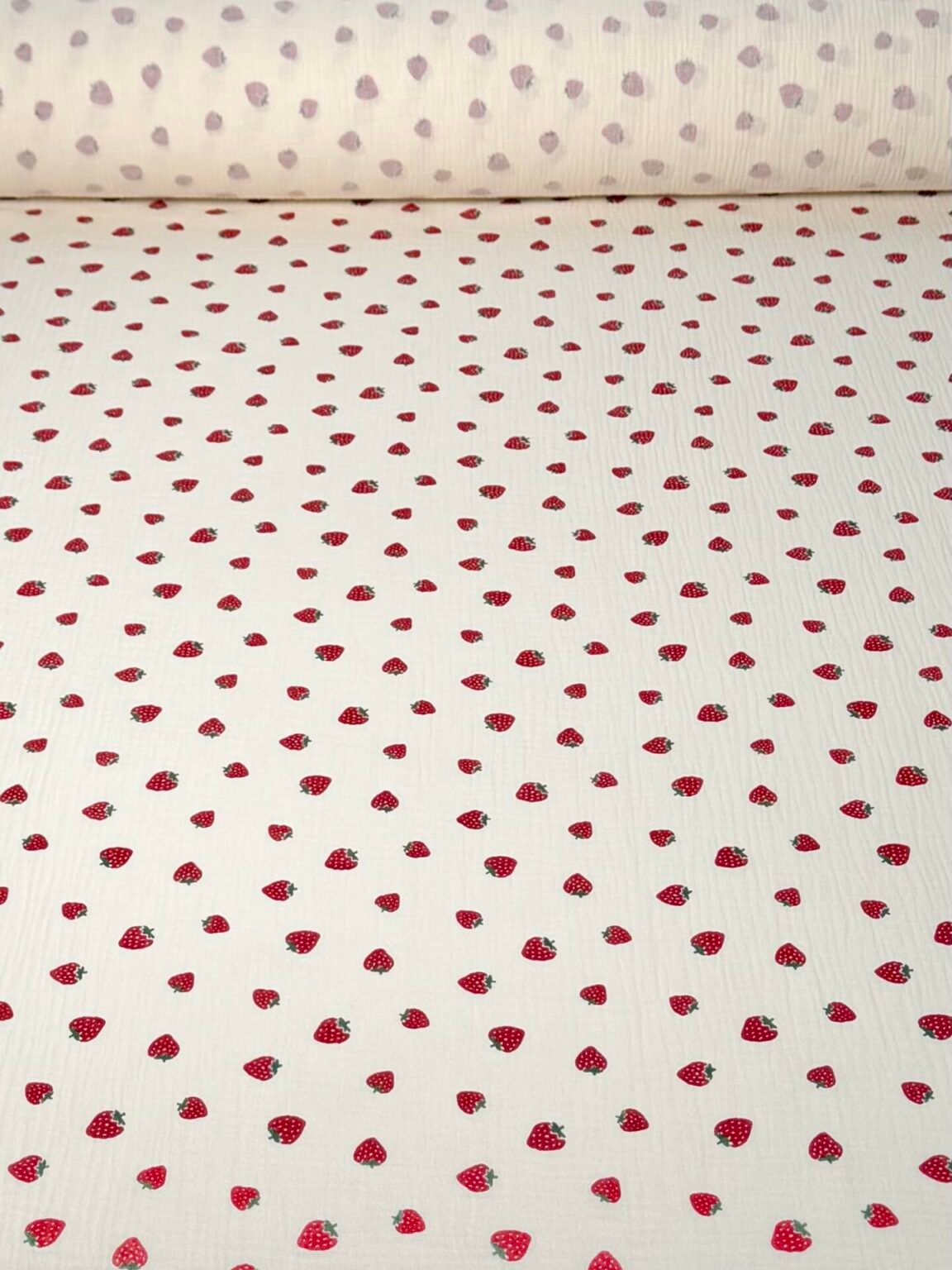 Muslīns ar apdruku "Strawberries"