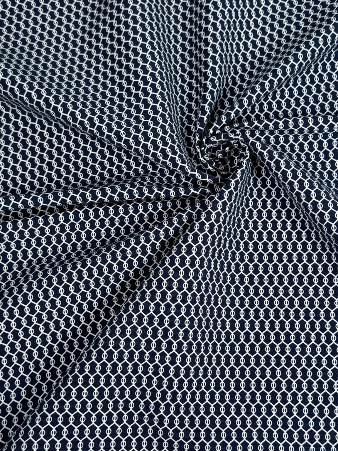 Elastīgs kostīmu viskozes audums ar dizainu „Blue Chain Link Pattern“