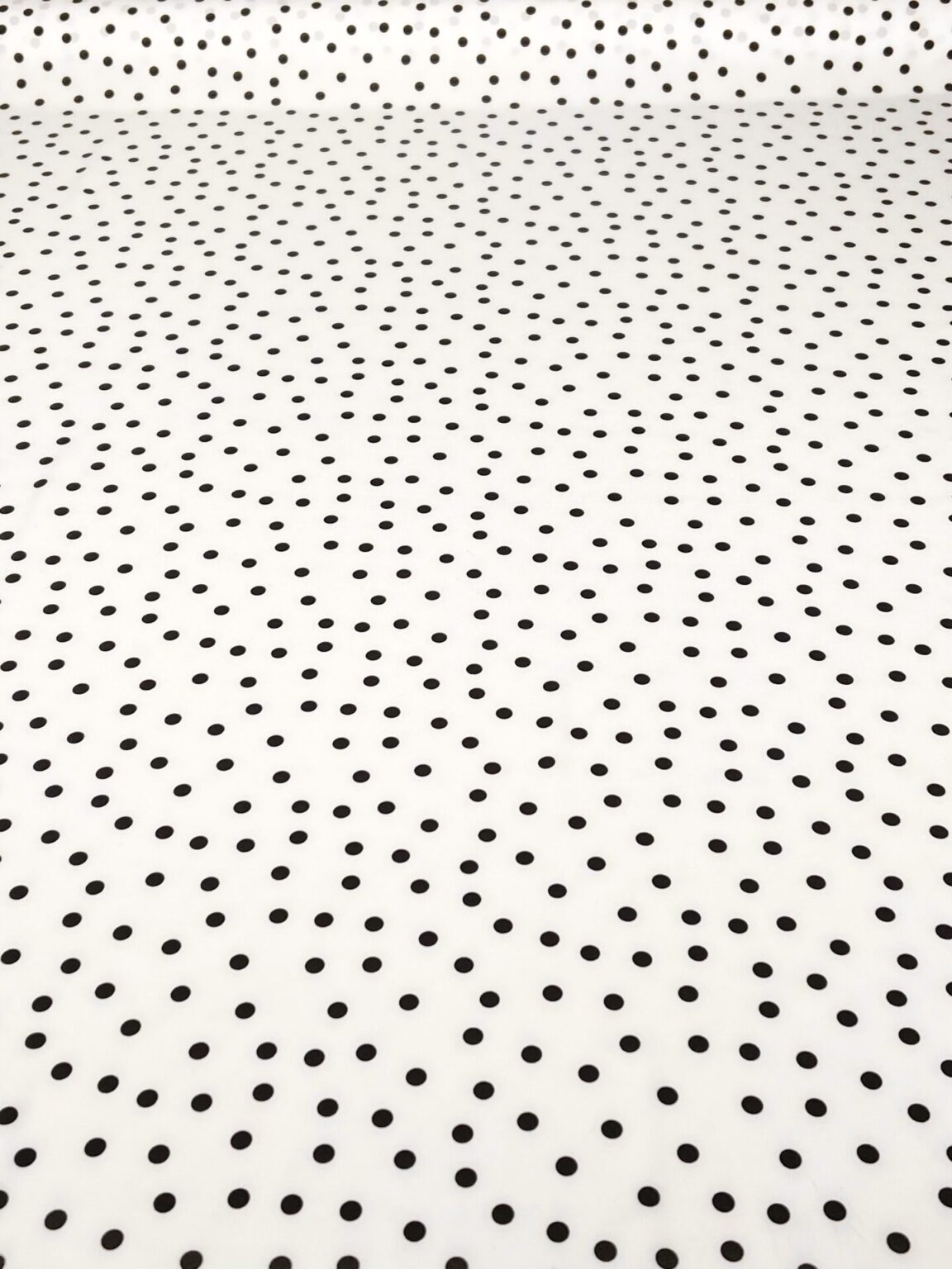 „Silky“ suknelinis audinys taškuoto rašto „Milk White and Black“