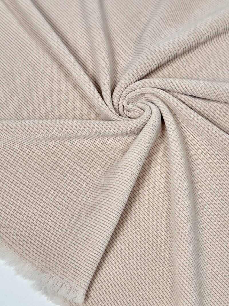 Ribinis velvetas smėlio spalvos (kaina už likutį 1 m)